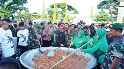 Kodam XIV/Hasanuddin Tutup Rangkaian HUT TNI ke-80 Dengan Masak Besar Bersama Bobon Santoso dan Masyarakat Makassar